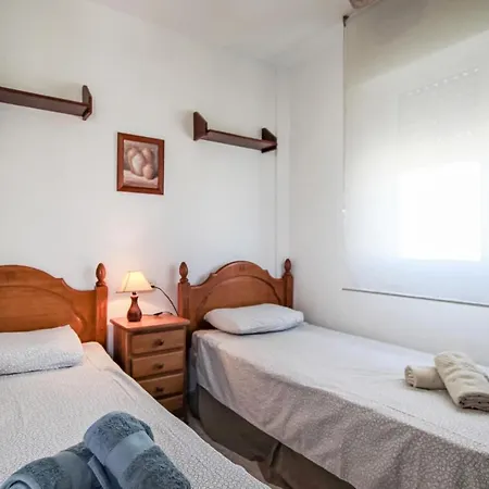 Stunning In With 3 Bedrooms, Outdoor Swimming Pool&wifi *