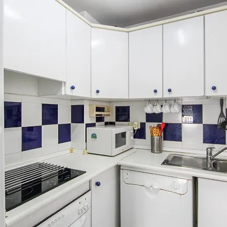 Stunning In With 3 Bedrooms, Outdoor Swimming Pool&wifi *